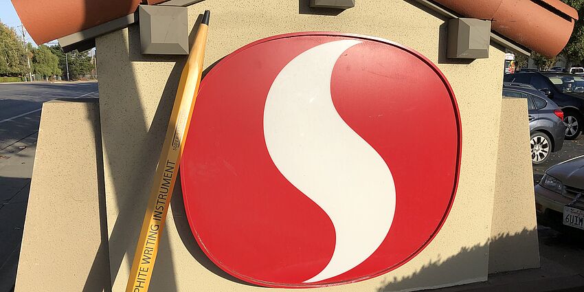 safeway logo sign