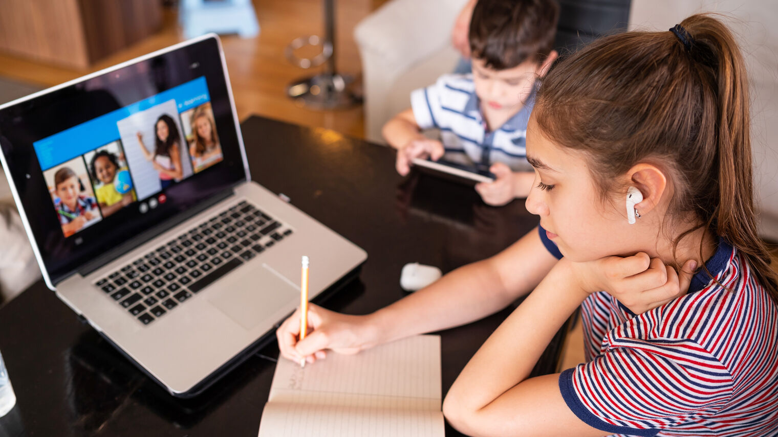 children using a laptop